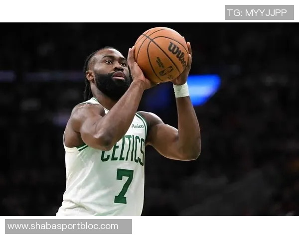 杰伦布朗手感低迷却全能表现砍下19分12板11助力助球队胜利