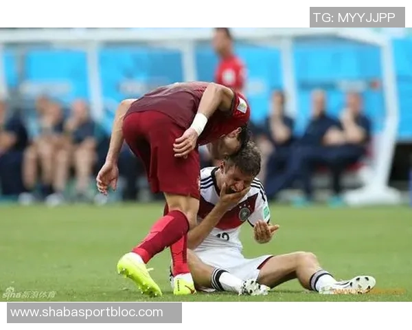 特尔强势突破双人防守首球入网精彩瞬间引爆赛季激情 特尔强势突破双人防守首球入网精彩瞬间引爆赛季激情