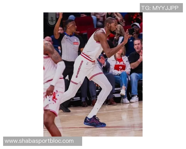 火箭与国王激战半场阿门贡献12分6助攻杜兰特状态回暖42号秀雷诺表现抢眼 火箭与国王激战半场阿门贡献12分6助攻杜兰特状态回暖42号秀雷诺表现抢眼