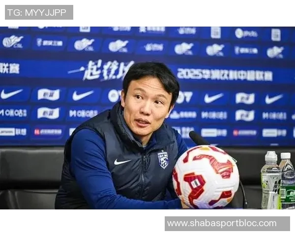 足球报消息称三镇暂无换帅计划邓卓翔与俱乐部沟通尚未深入