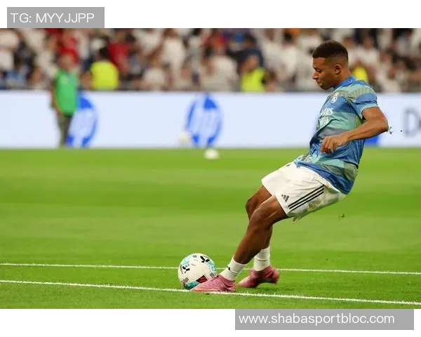 姆巴佩因右脚踝受伤退出法国队集训已回归皇马进行康复治疗