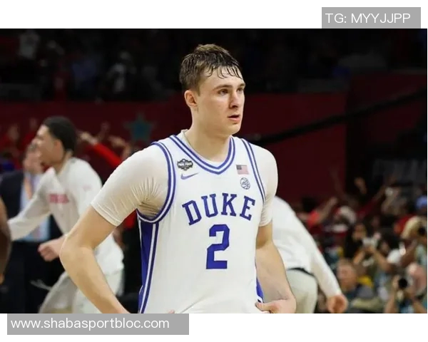 弗拉格成为詹姆斯后最年轻球员达成250分100板50助成就