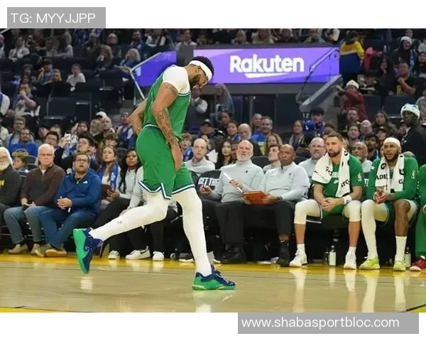 浓眉称赞弗拉格学习能力强助其适应比赛节奏并做出正确决策