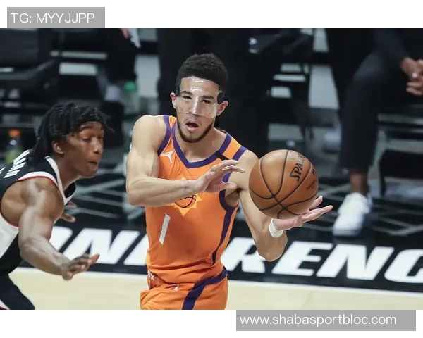 布克强调全员健康对季后赛的重要性强调准备应对未知挑战