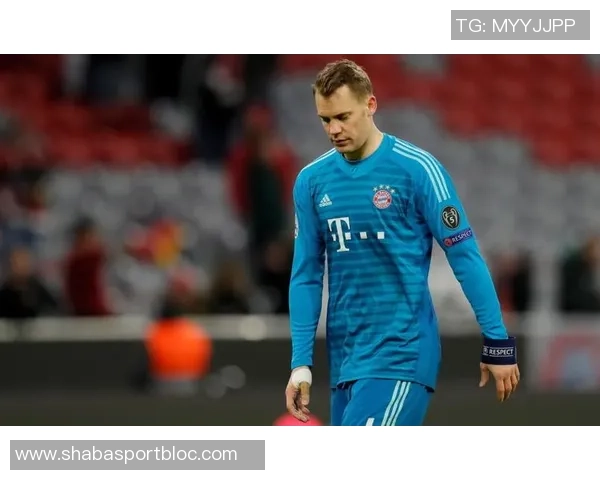 诺伊尔因手指关节囊受伤佩戴特制四指手套积极恢复状态