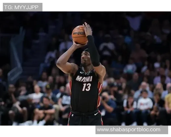 阿德巴约单场五记三分球创热火中锋历史新高表现令人惊叹